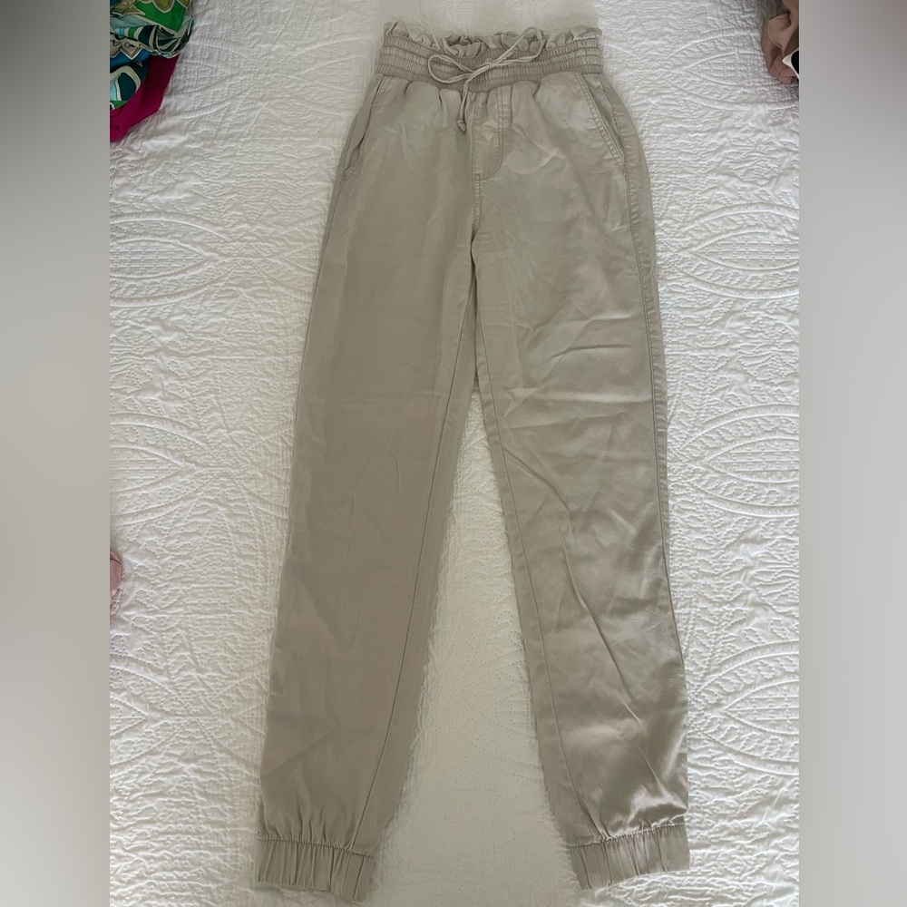Abercrombie beige jogger style pants